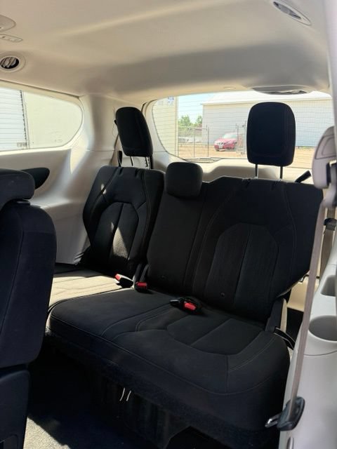 Used 2018 Chrysler Pacifica Touring Plus w/ Tire & Wheel Group FWD image 23