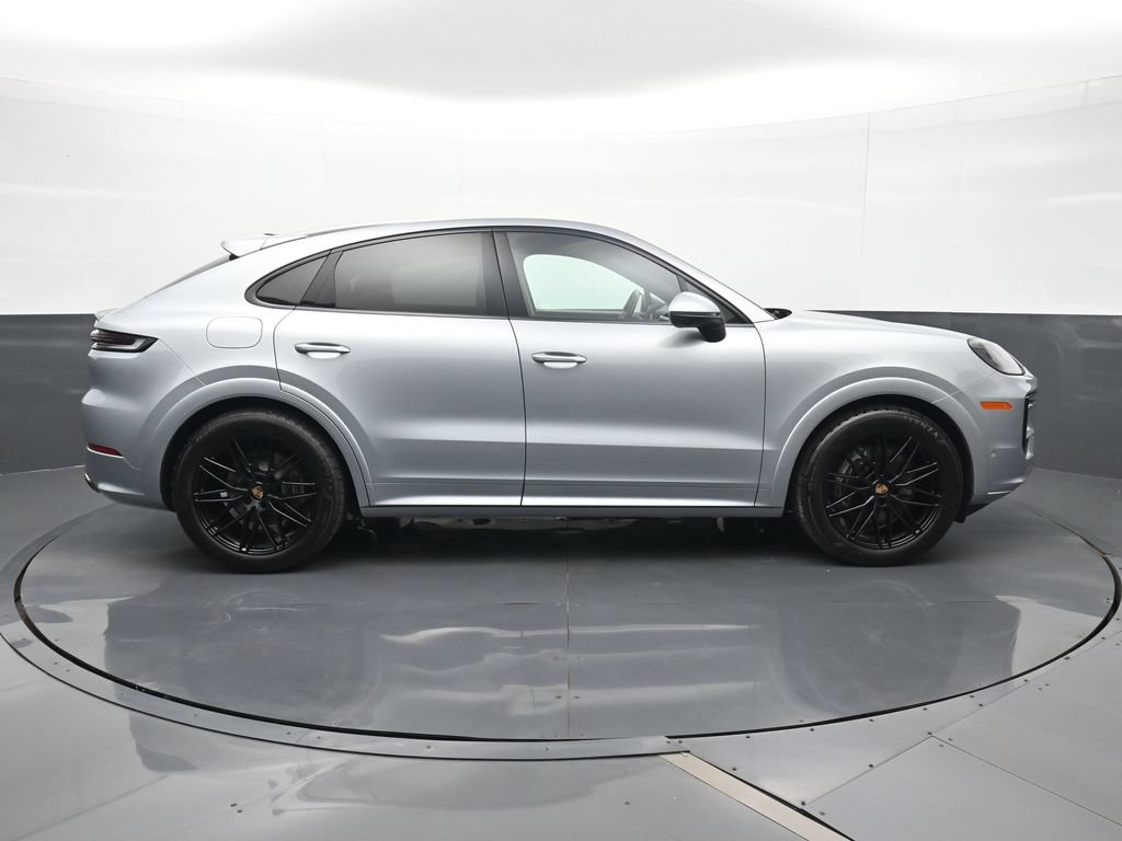 Certified 2025 Porsche Cayenne Coupe AWD/4WD image 24