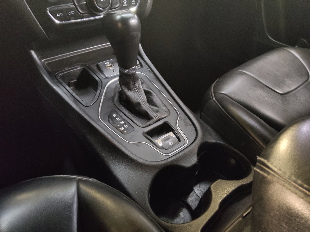 Used 2021 Jeep Cherokee Latitude Plus w/ Sun & Sound Group FWD image 26