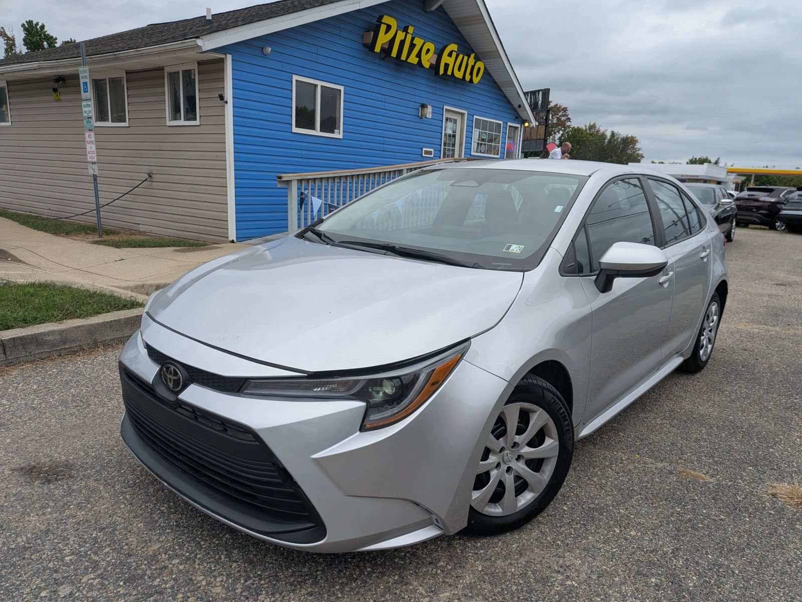Used 2023 Toyota Corolla LE FWD image 1