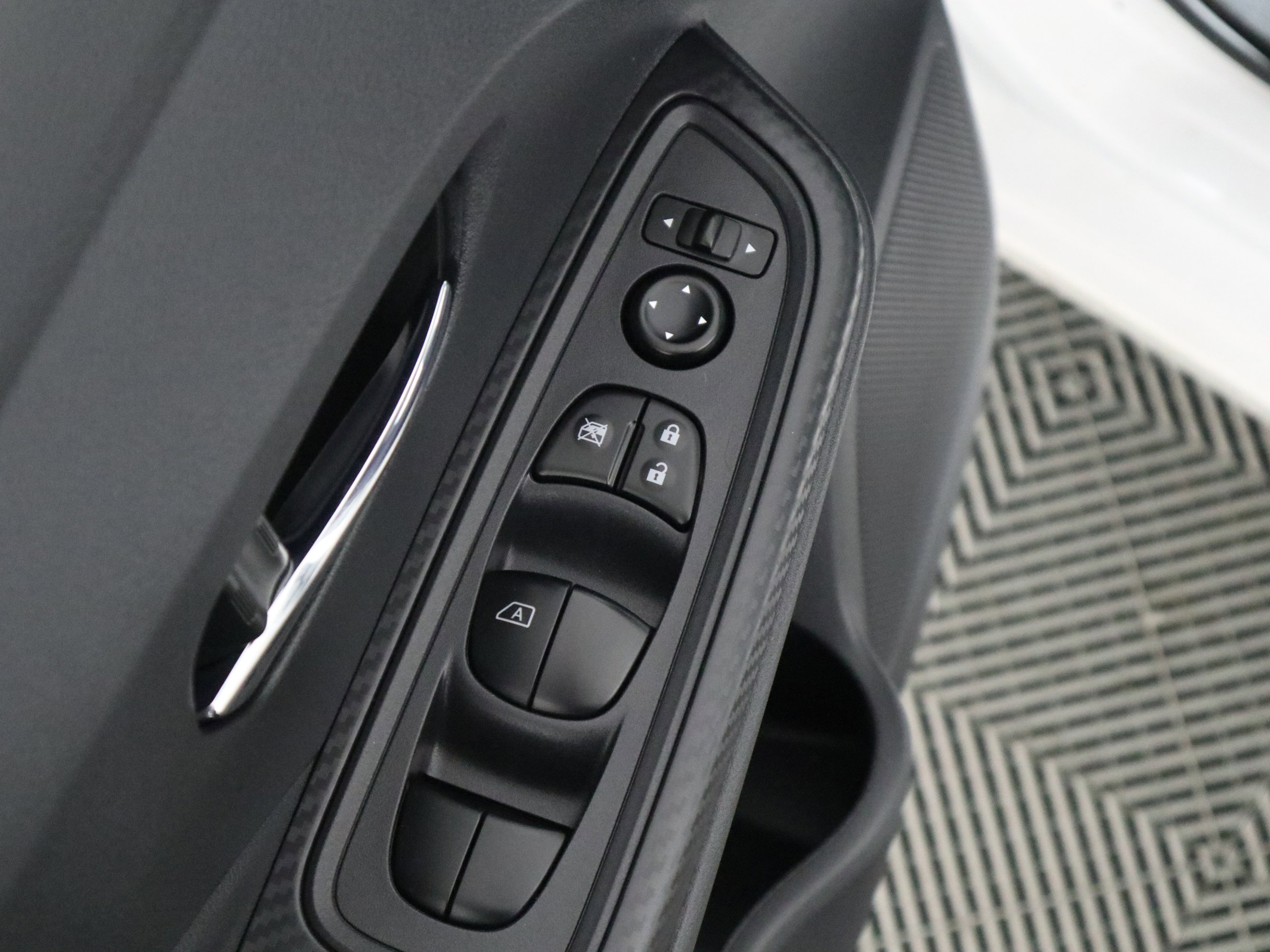 Used 2025 Nissan Versa SV w/ Trunk Package image 35