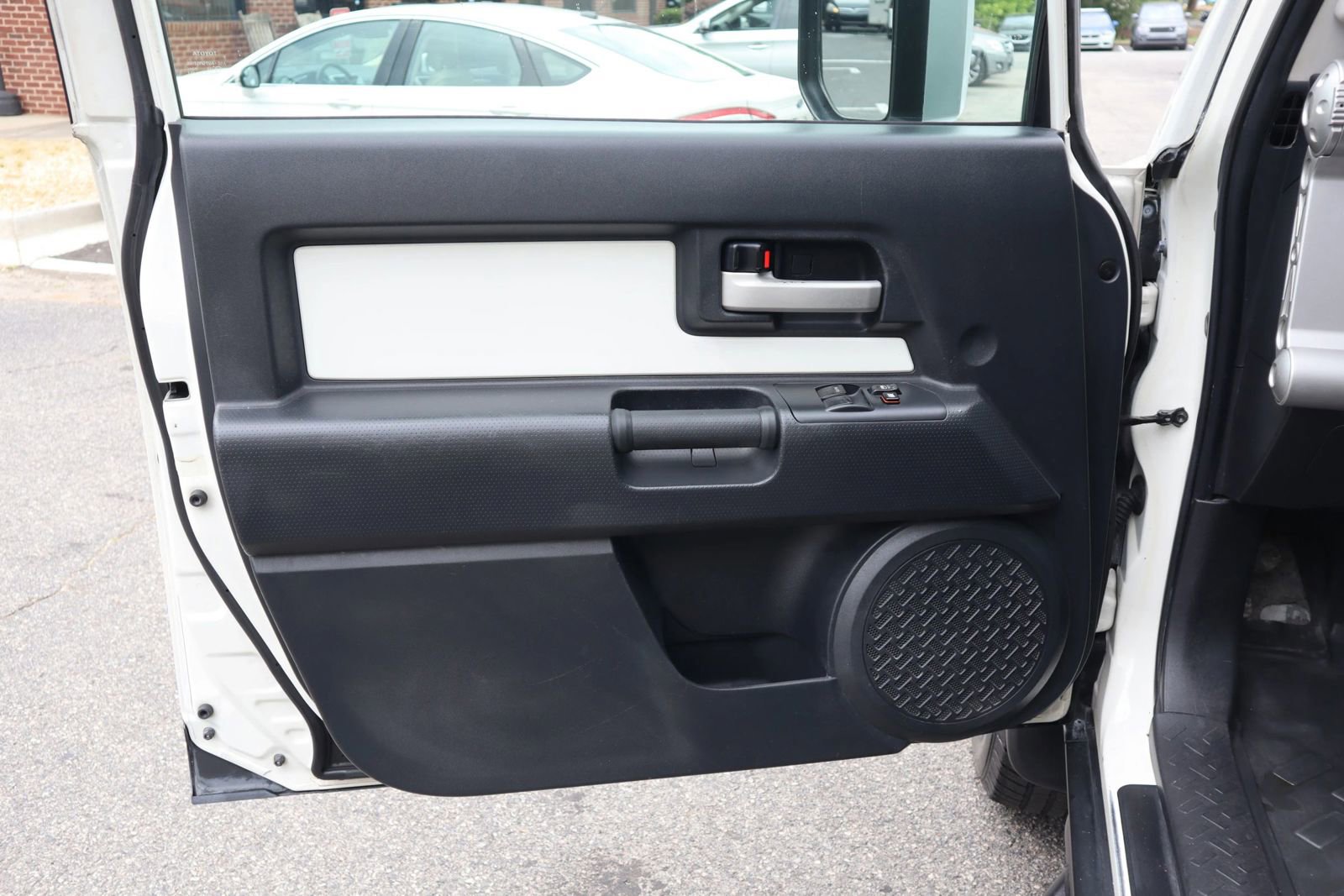 Used 2010 Toyota FJ Cruiser 4WD image 7