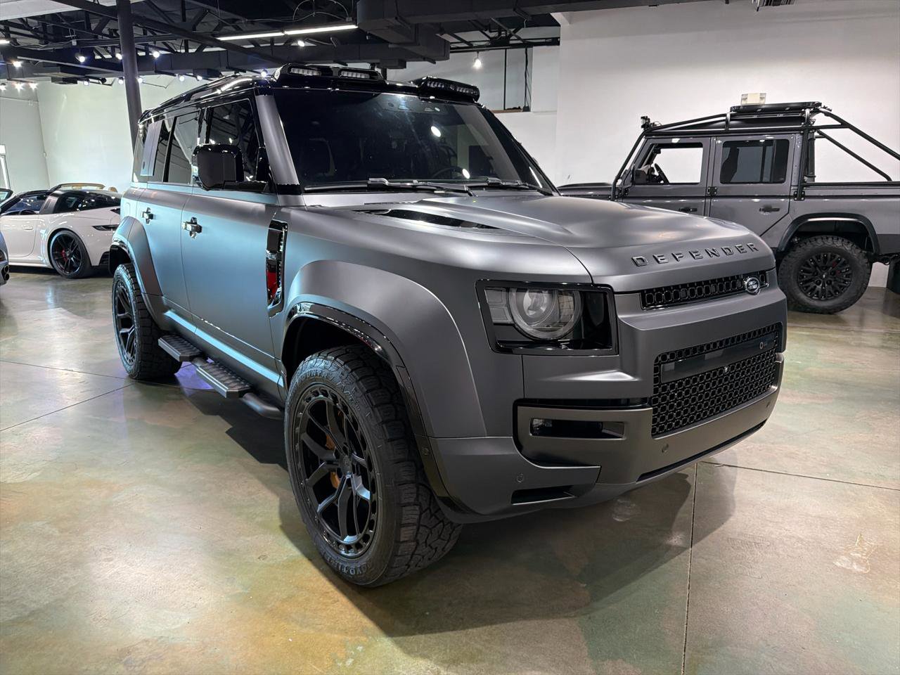 Used 2025 Land Rover Defender 110 image 11