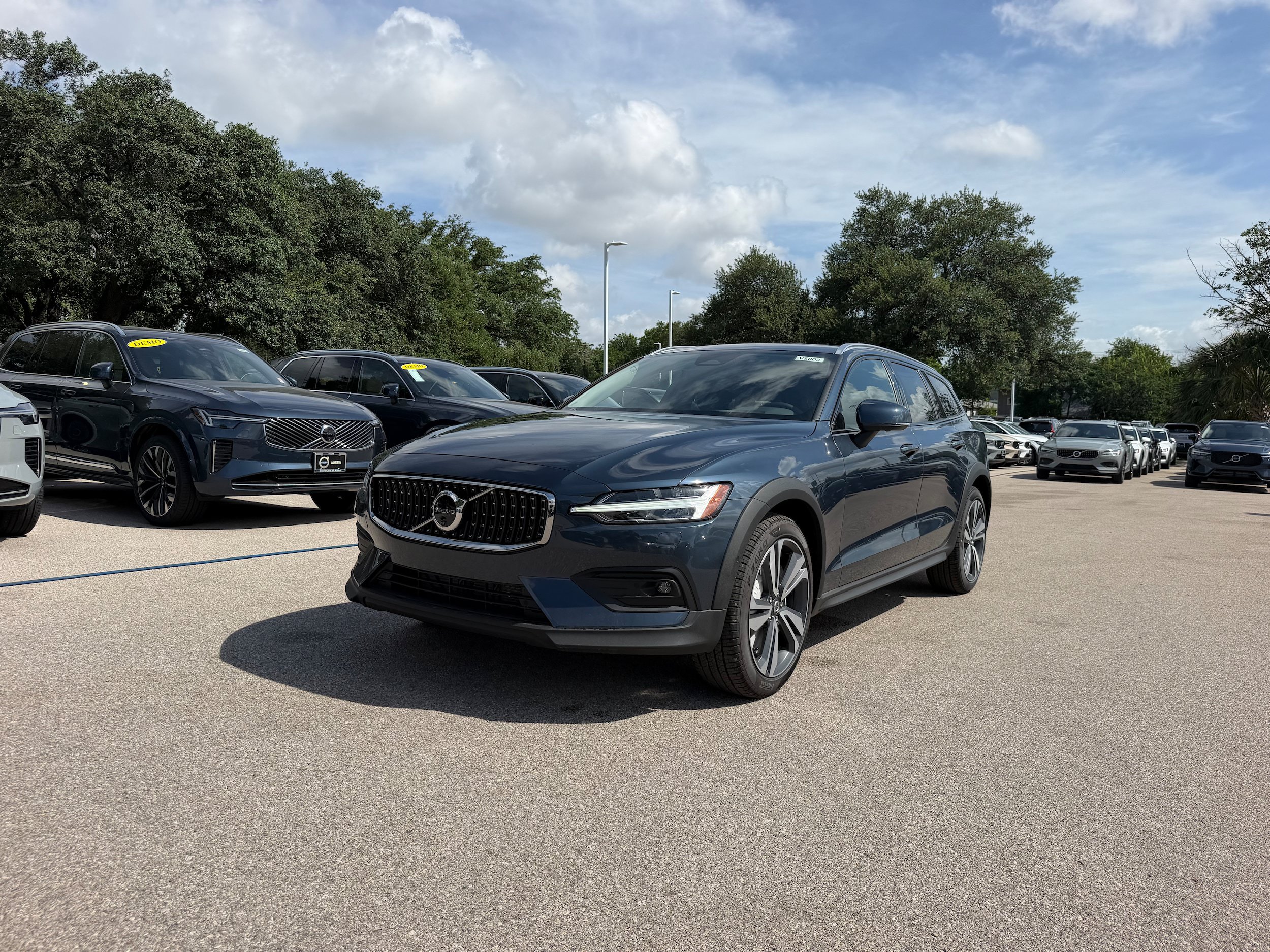 New 2026 Volvo V60 B5 Cross Country Plus w/ Climate Package AWD/4WD image 2