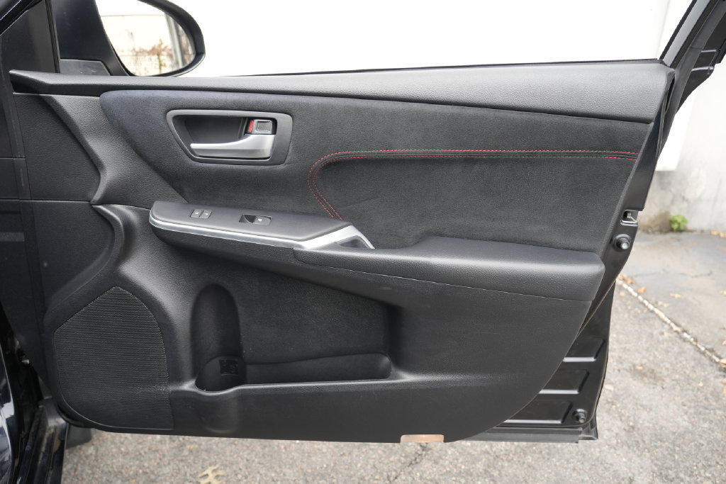 Used 2015 Toyota Camry XSE FWD image 34