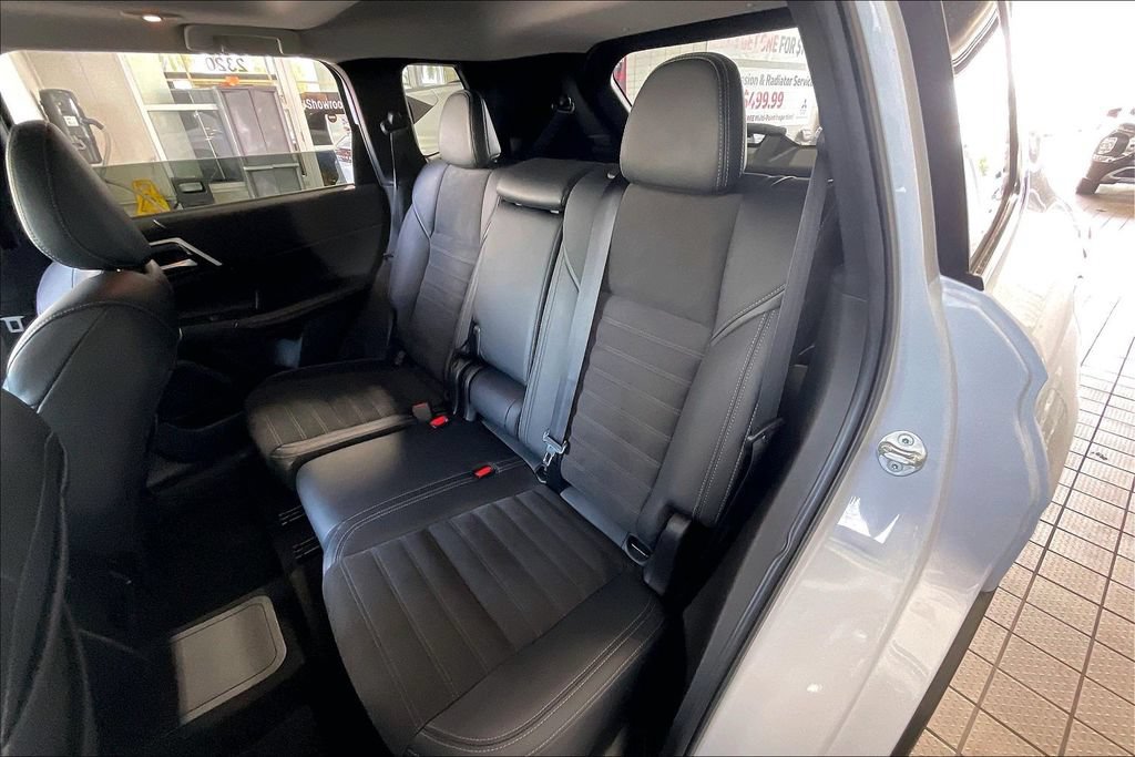 Used 2024 Mitsubishi Outlander SE AWD/4WD image 14