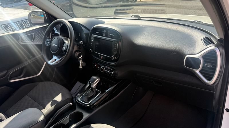 Used 2023 Kia Soul LX w/ LX Technology Package FWD image 49