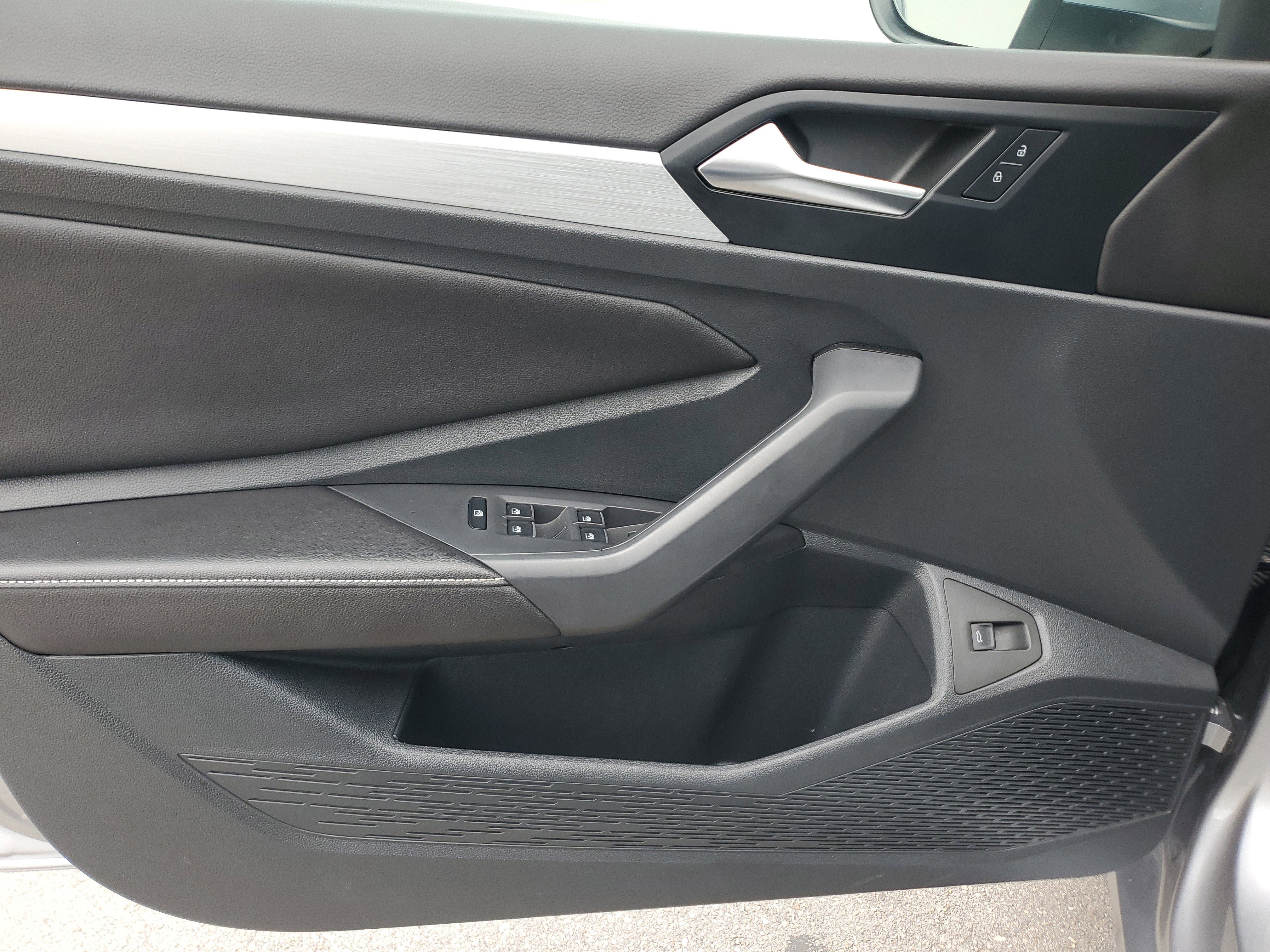 Used 2025 Volkswagen Jetta S image 24