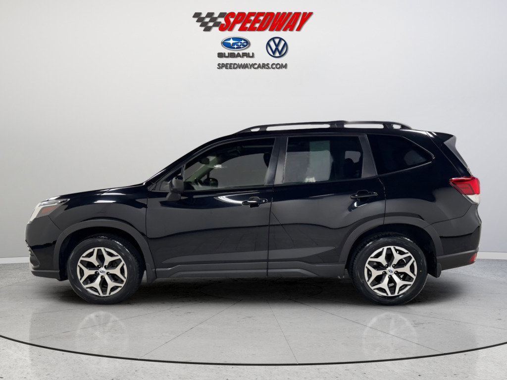 Used 2023 Subaru Forester Premium image 4