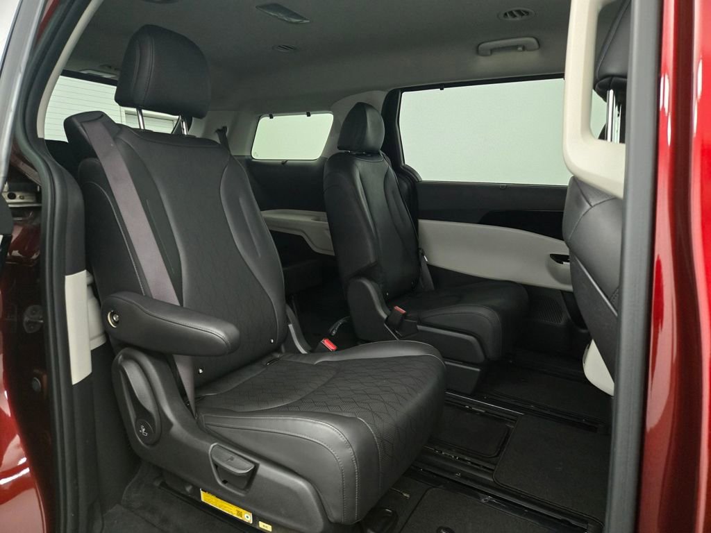 Used 2024 Kia Carnival SX image 33