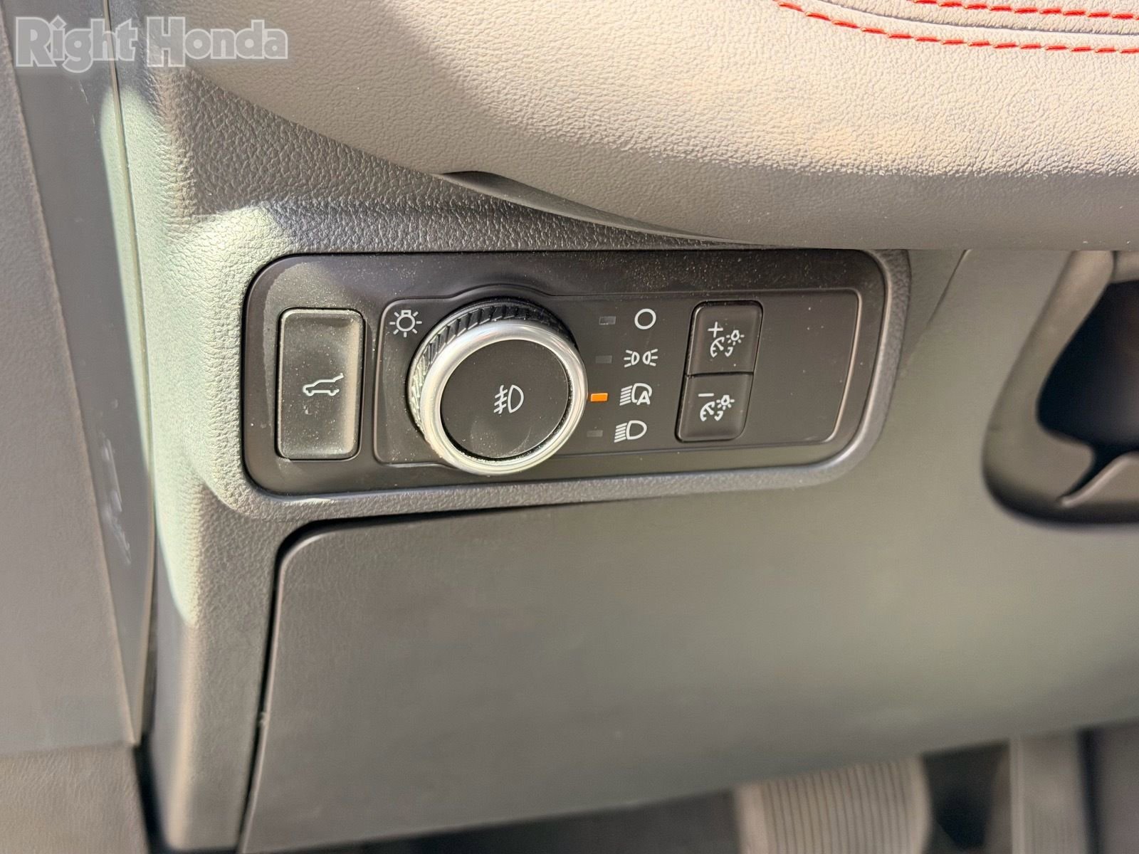 Used 2025 Ford Explorer ST-Line w/ Premium Package image 10