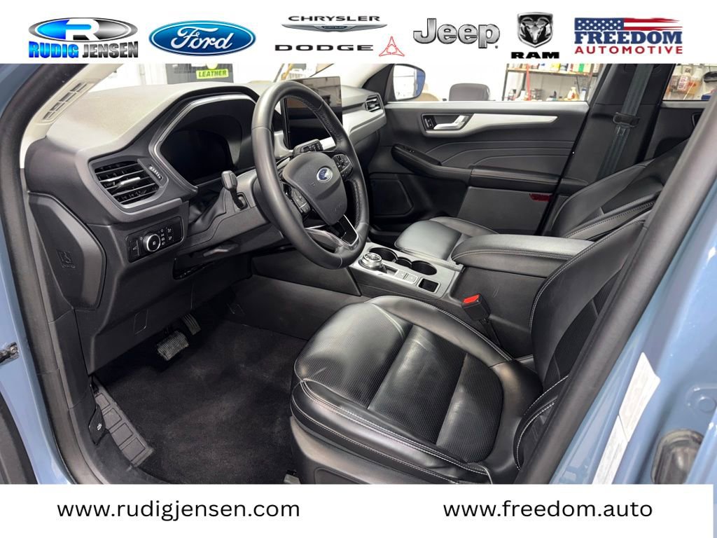 Used 2025 Ford Escape Platinum image 9