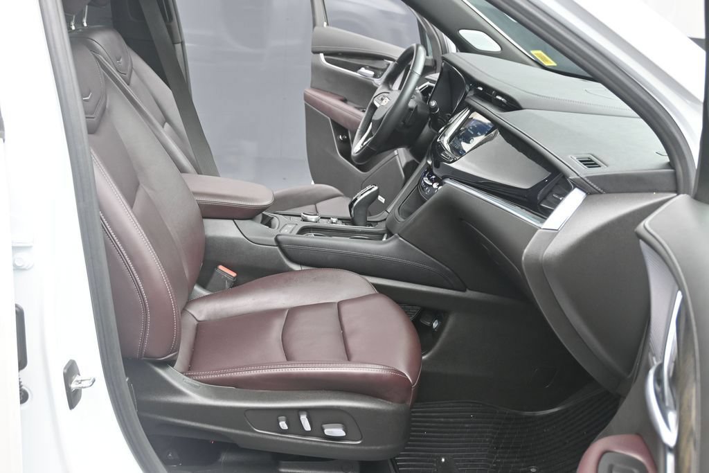 Certified 2024 Cadillac XT6 Premium Luxury AWD/4WD image 11