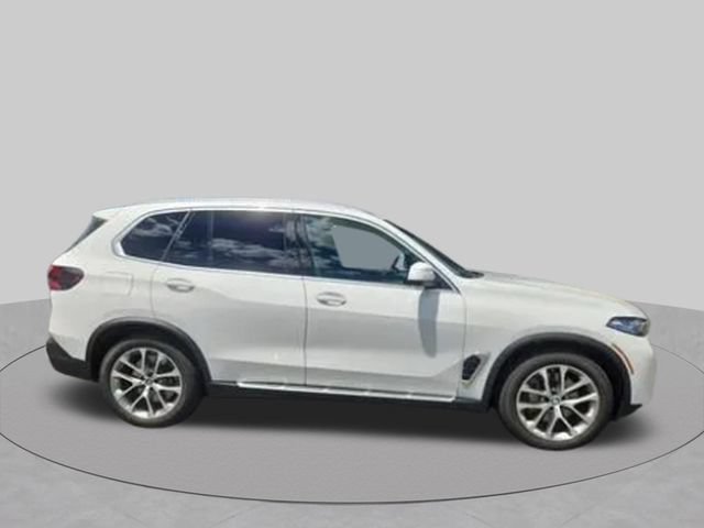 Used 2025 BMW X5 xDrive50e AWD/4WD image 2