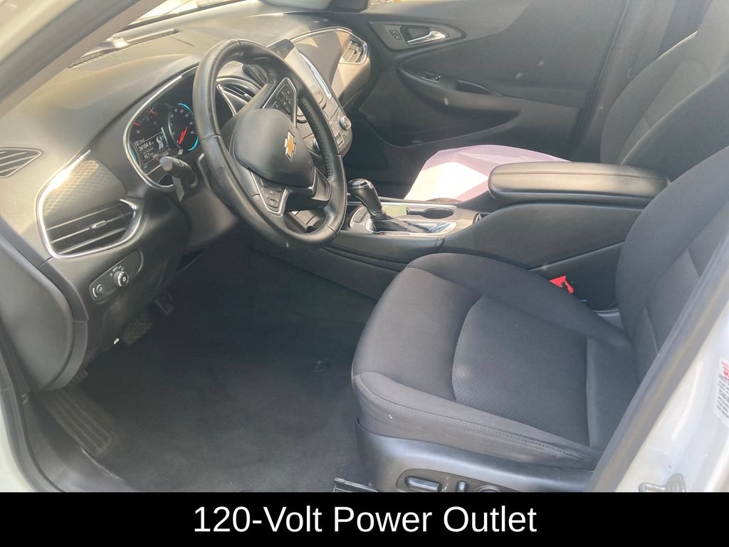 Used 2017 Chevrolet Malibu LT FWD image 12