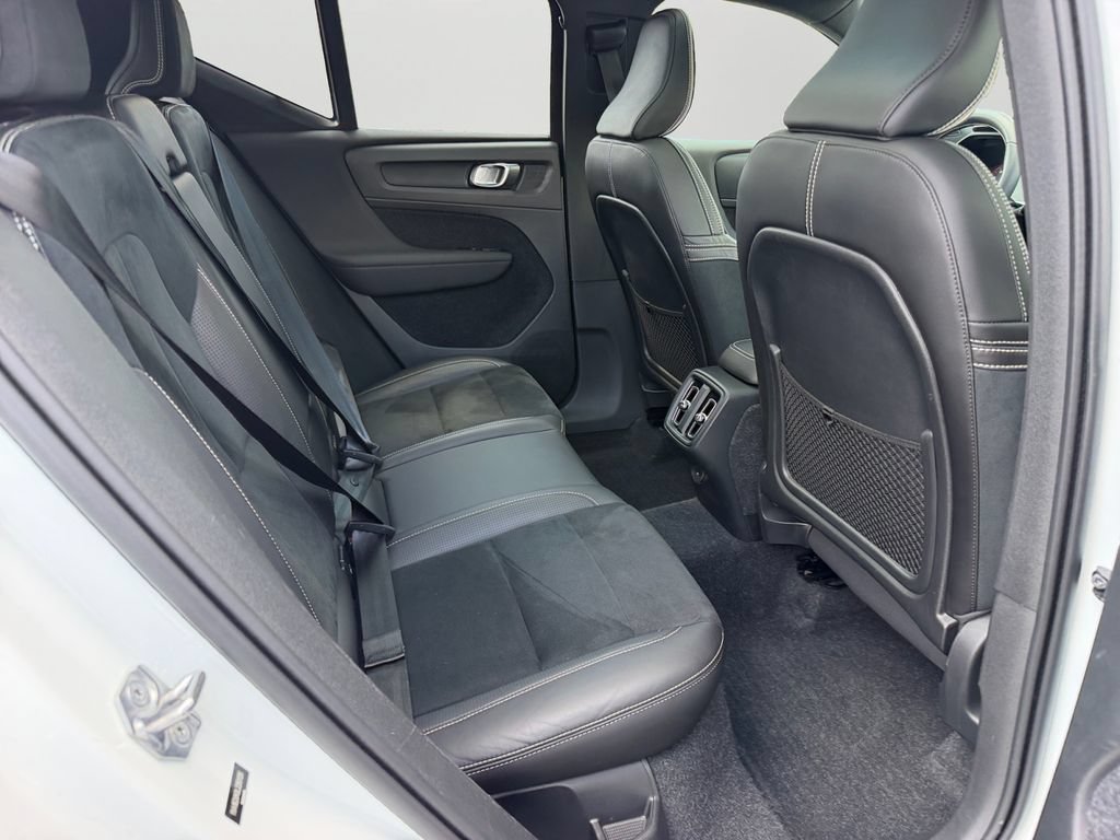 Used 2020 Volvo XC40 T5 R-Design w/ Protection Package Premier AWD/4WD image 9