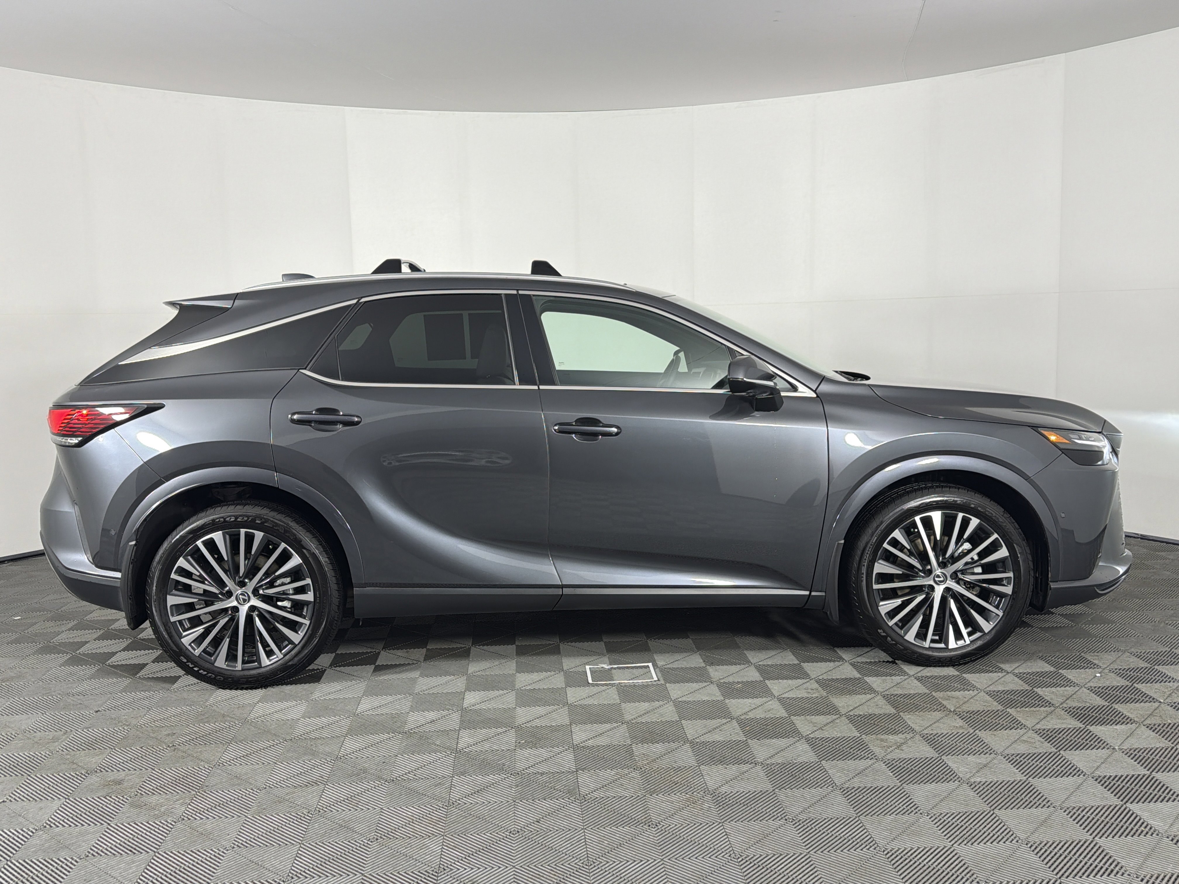 Used 2025 Lexus RX 350 w/ Convenience Package image 23