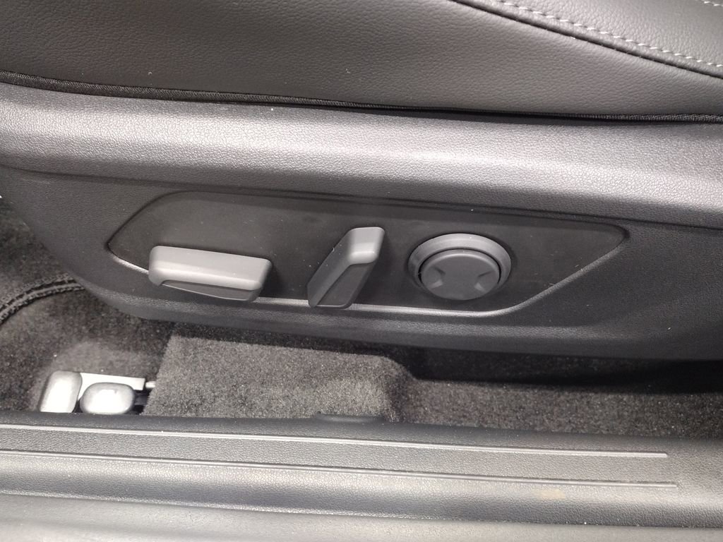 New 2026 Hyundai Elantra Limited image 18
