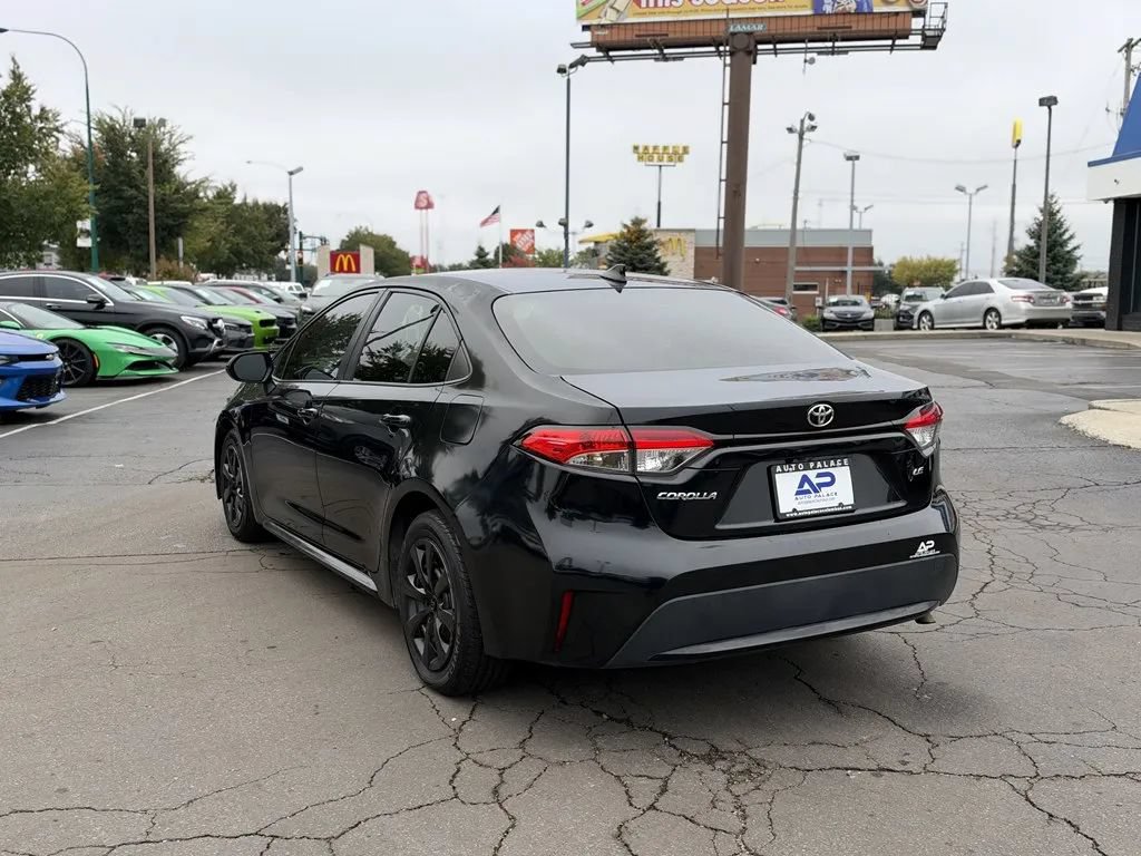 Used 2021 Toyota Corolla LE FWD image 4