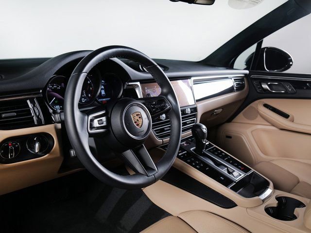 Used 2025 Porsche Macan image 4