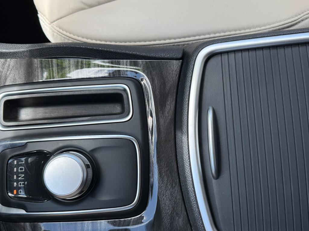 Used 2017 Chrysler 300 Limited RWD image 13