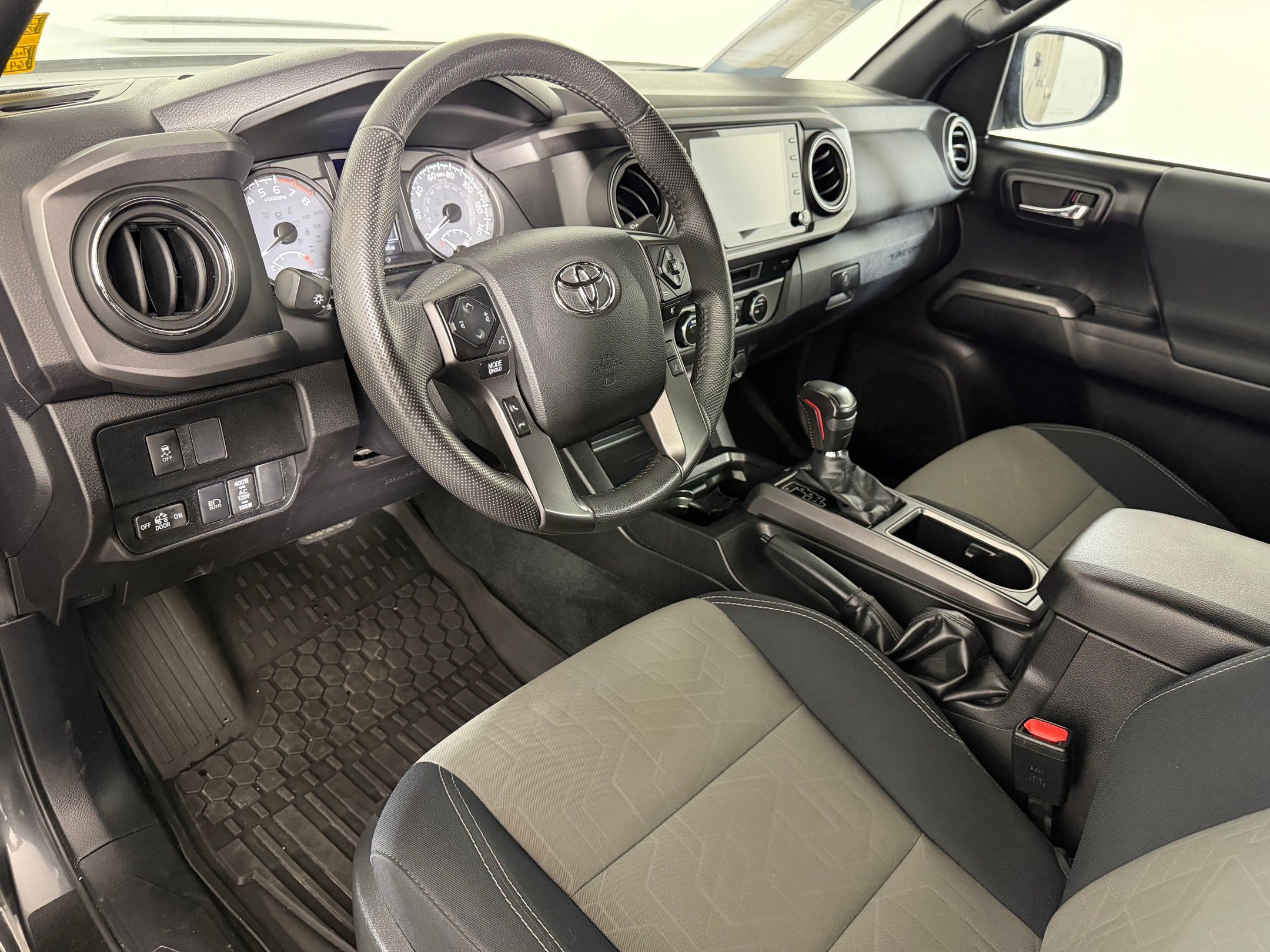 Used 2022 Toyota Tacoma TRD Sport w/ Technology Package AWD/4WD image 3