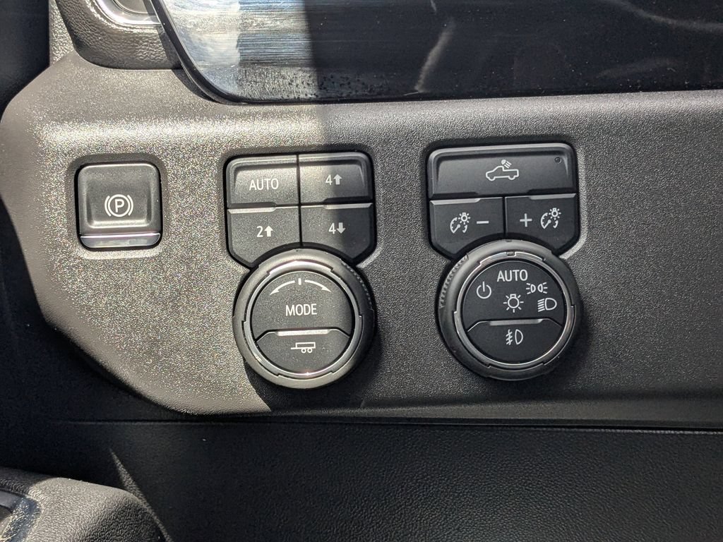 Used 2025 Chevrolet Silverado 1500 LT Trail Boss w/ Protection Package AWD/4WD image 20