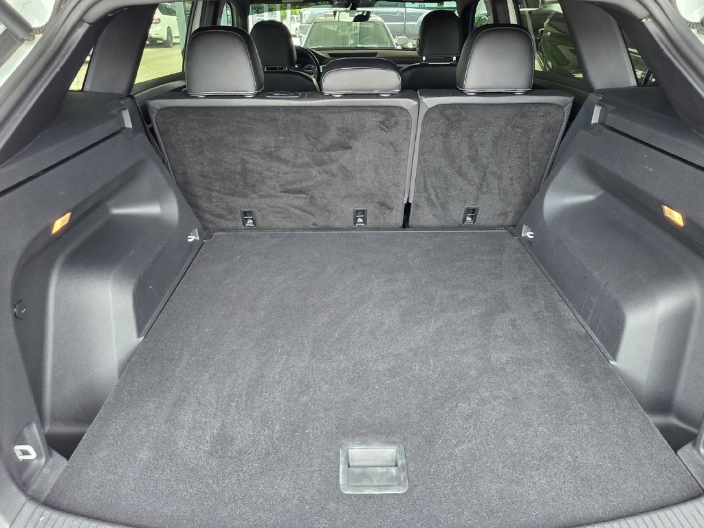 Used 2021 Volkswagen Atlas Cross Sport SE w/ Panoramic Sunroof Package FWD image 16