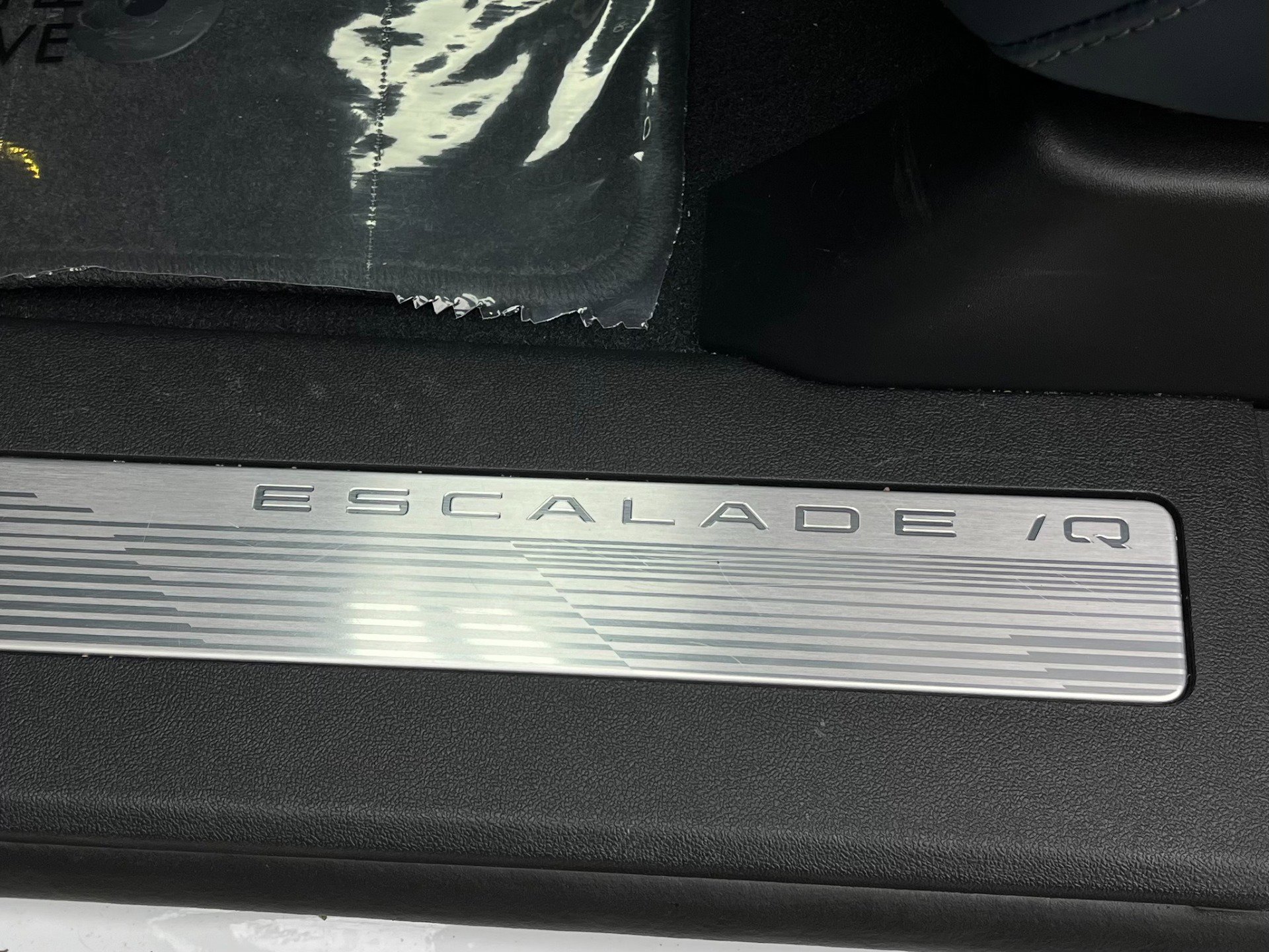 Used 2025 Cadillac Escalade IQ Luxury 2 image 32