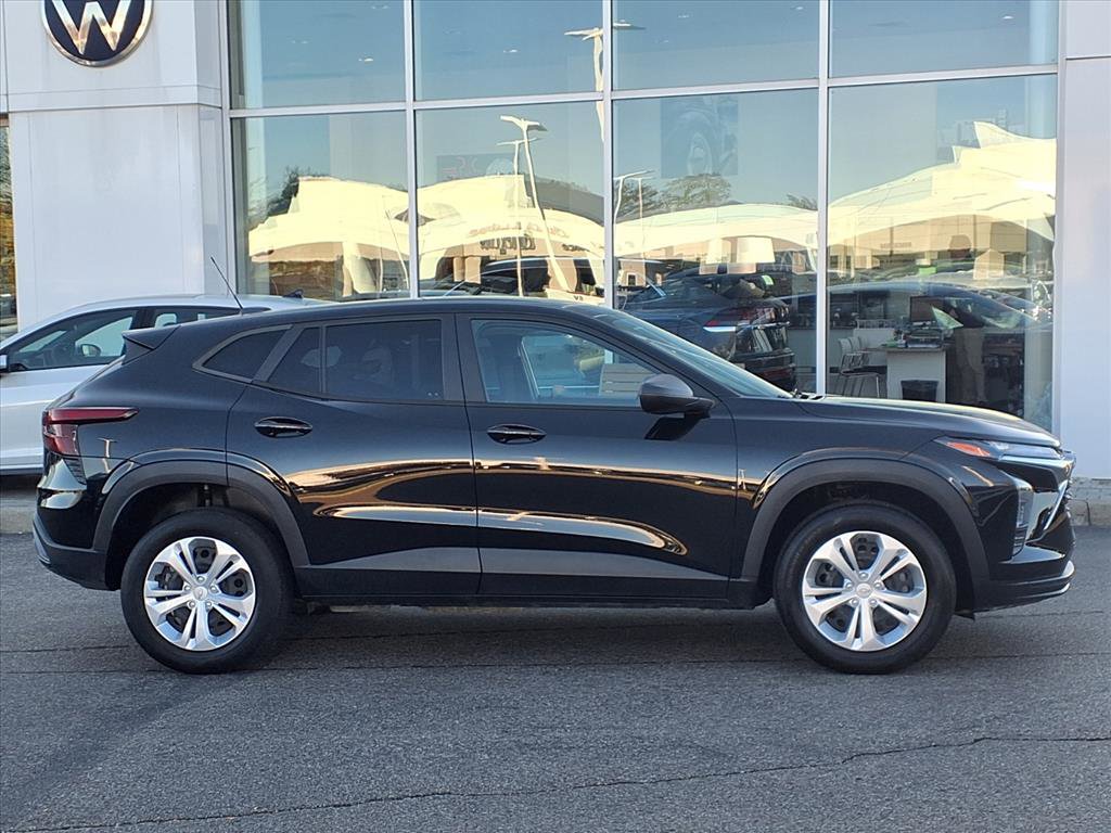 Used 2024 Chevrolet Trax LS image 8