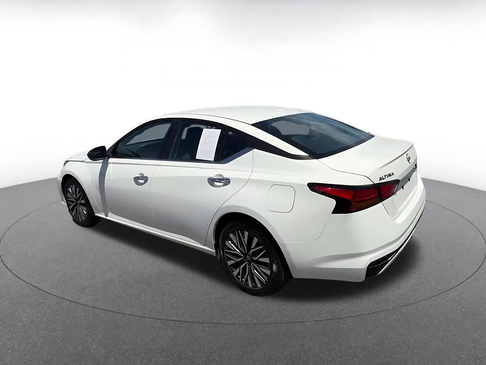 Used 2025 Nissan Altima 2.5 SV FWD image 10