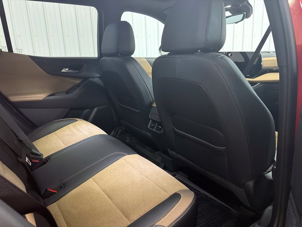 Used 2025 Chevrolet Equinox ACTIV w/ Safety and Technology Package AWD/4WD image 15