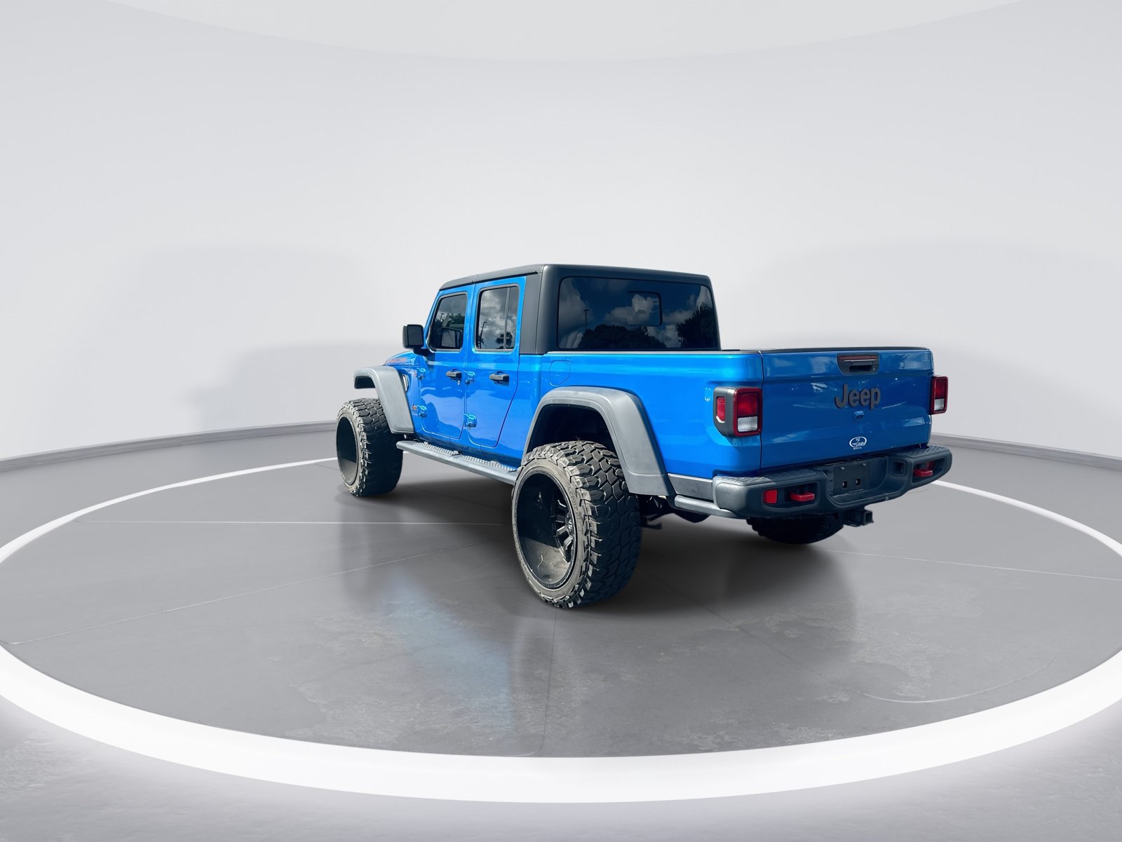 Used 2020 Jeep Gladiator Rubicon w/ Trailer Tow Package AWD/4WD image 7