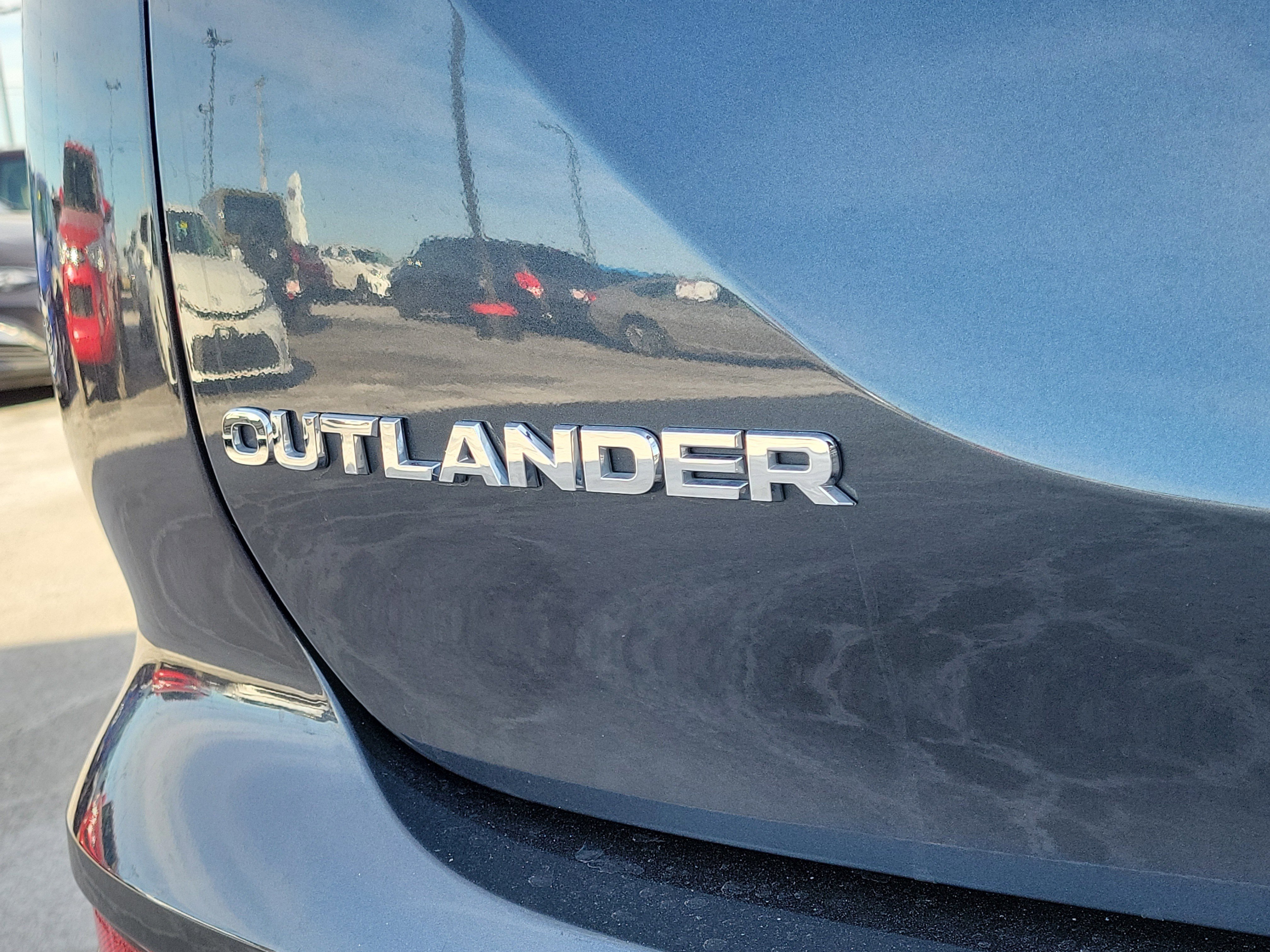 Used 2024 Mitsubishi Outlander SE image 6