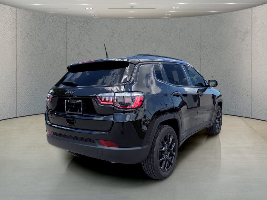 New 2026 Jeep Compass Latitude AWD/4WD image 4