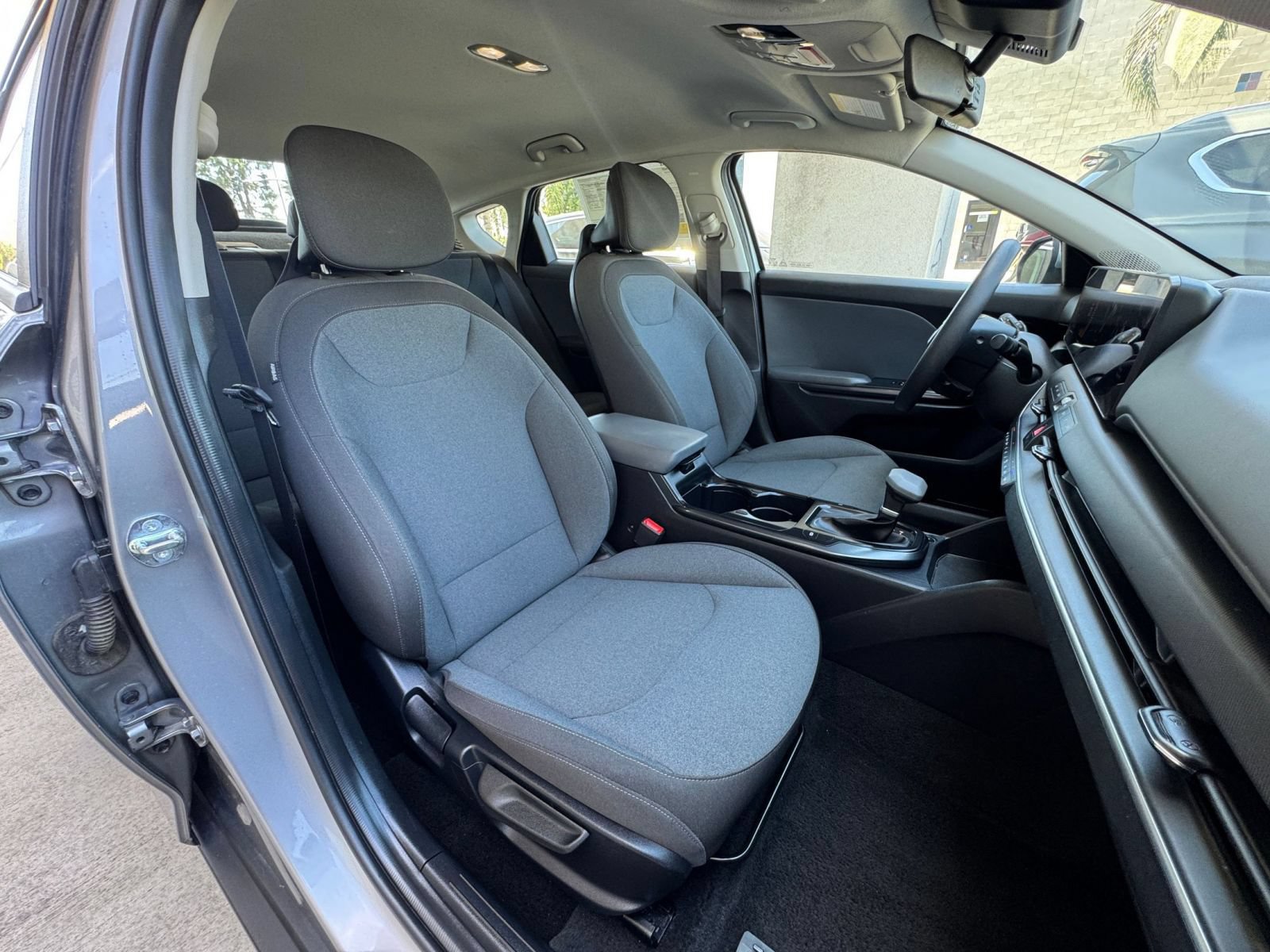 Used 2025 Kia K4 FWD image 35