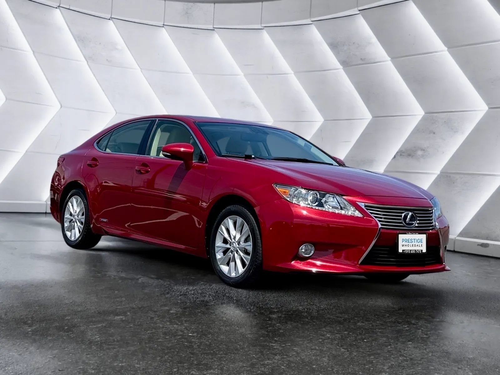 Used 2014 Lexus ES 300h w/ Premium Package w/Bamboo Trim FWD image 3