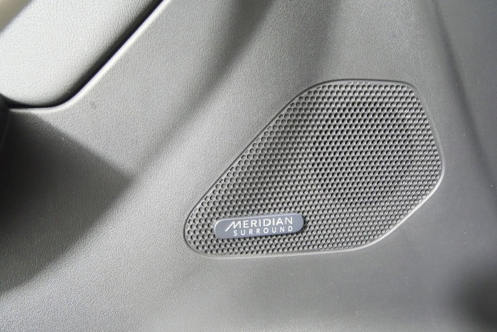 Used 2019 Jaguar F-PACE S image 9