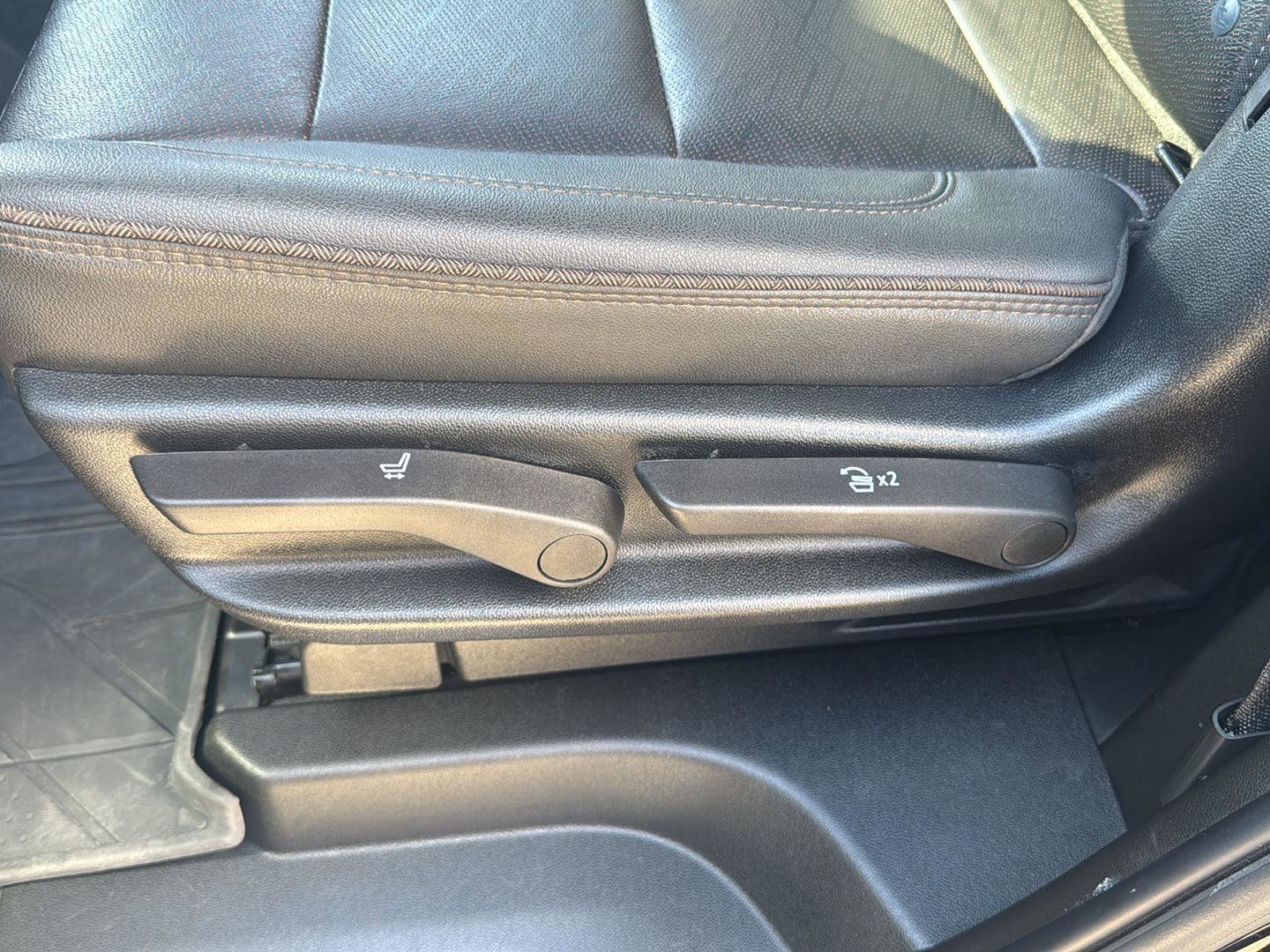 Used 2024 Chevrolet Tahoe High Country w/ Advanced Technology Package image 16