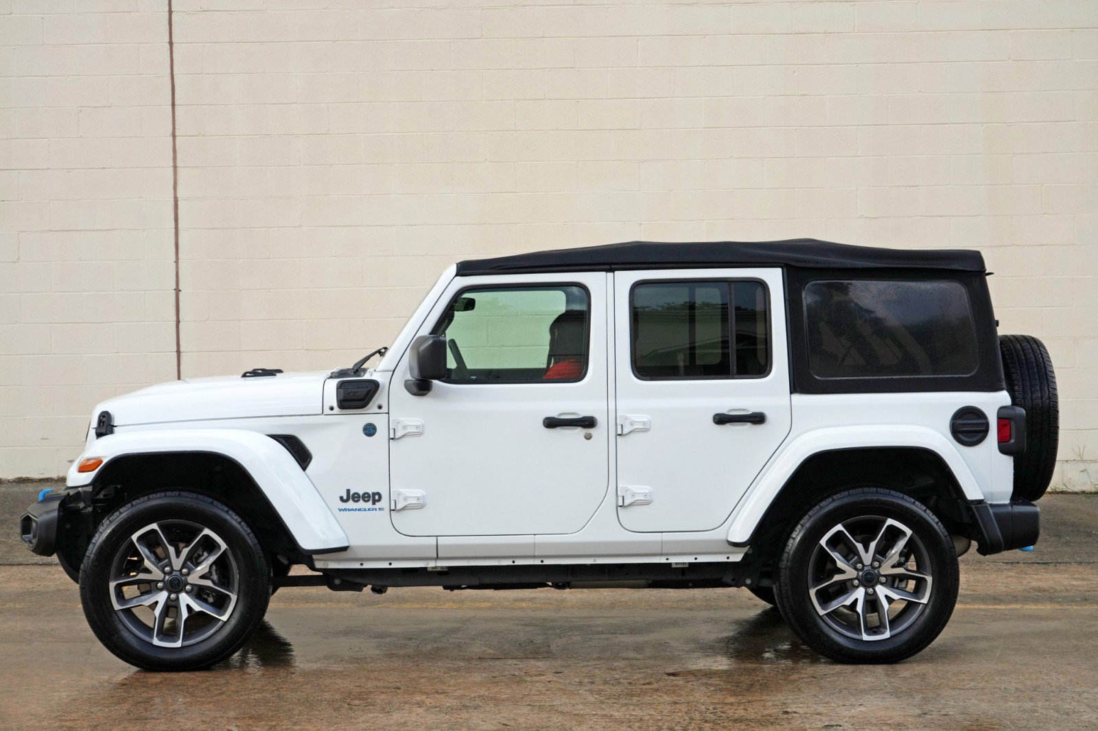 Used 2024 Jeep Wrangler Unlimited AWD/4WD image 48
