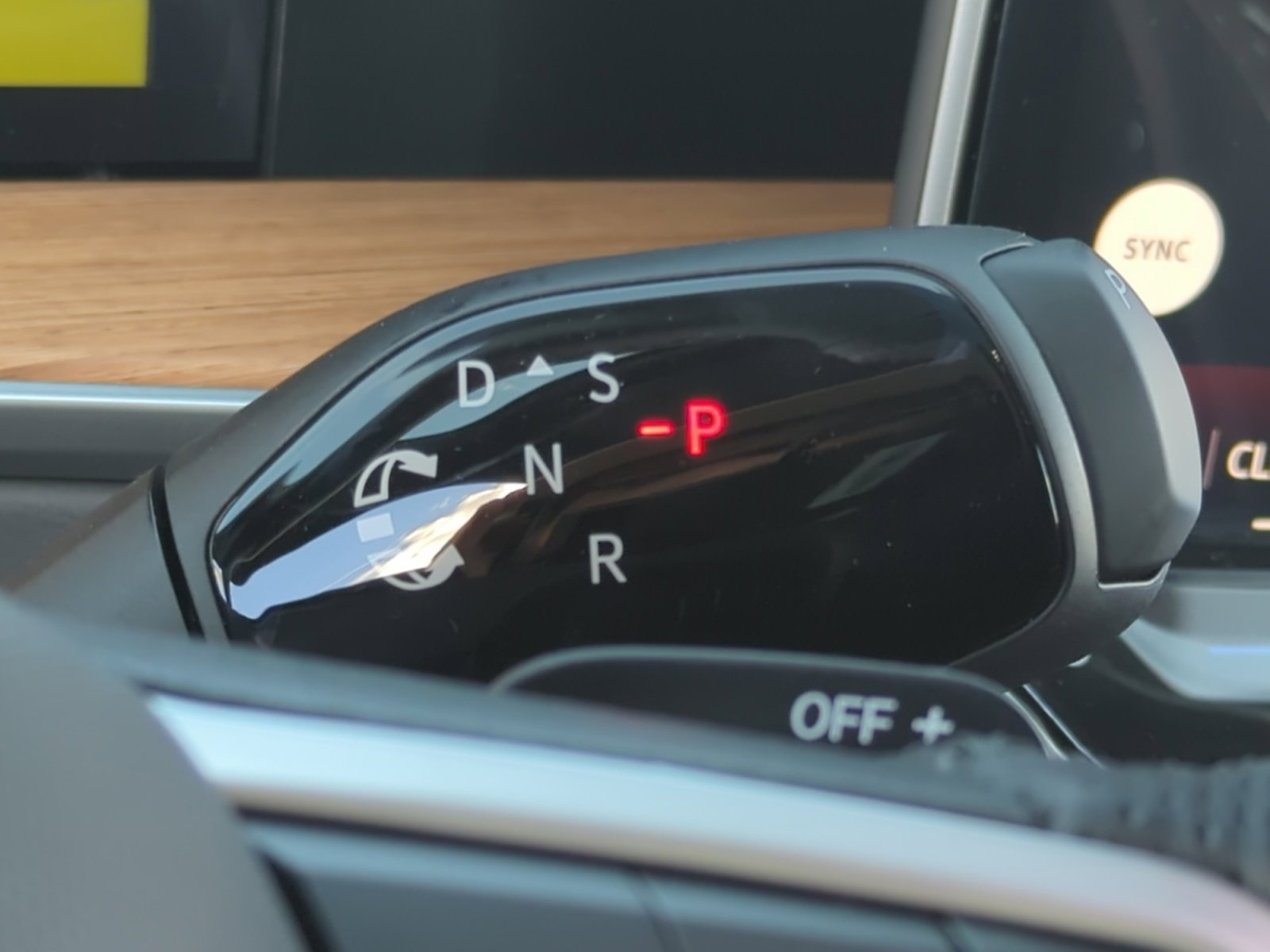 New 2026 Volkswagen Tiguan SEL R-Line image 15