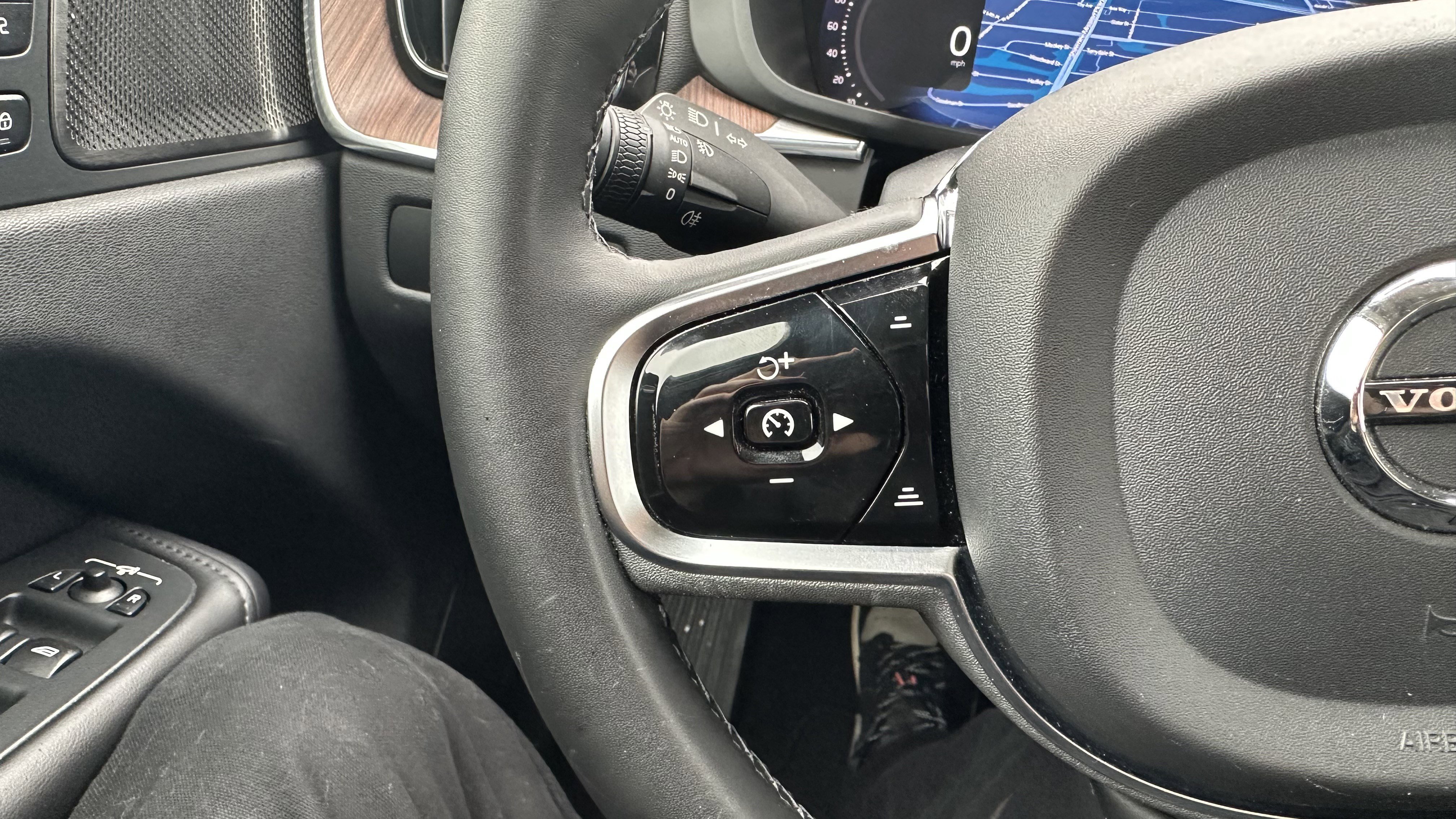 Used 2024 Volvo XC60 B5 Plus AWD/4WD image 6