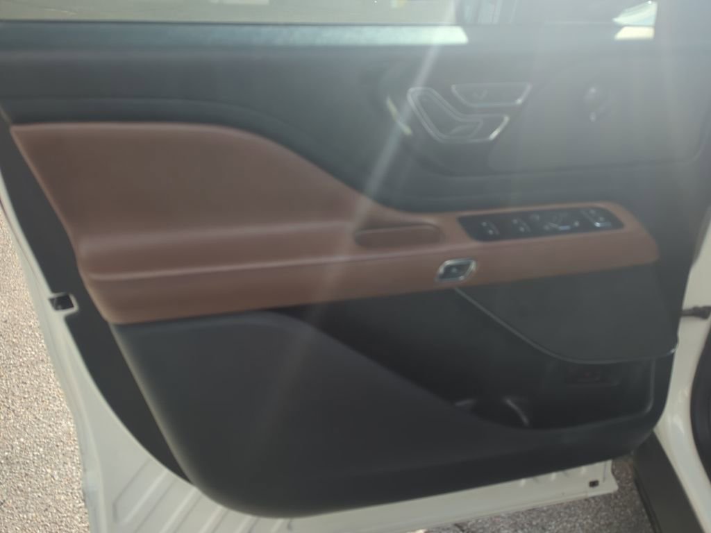 Used 2020 Lincoln Aviator Reserve w/ Equipment Group 201A image 29