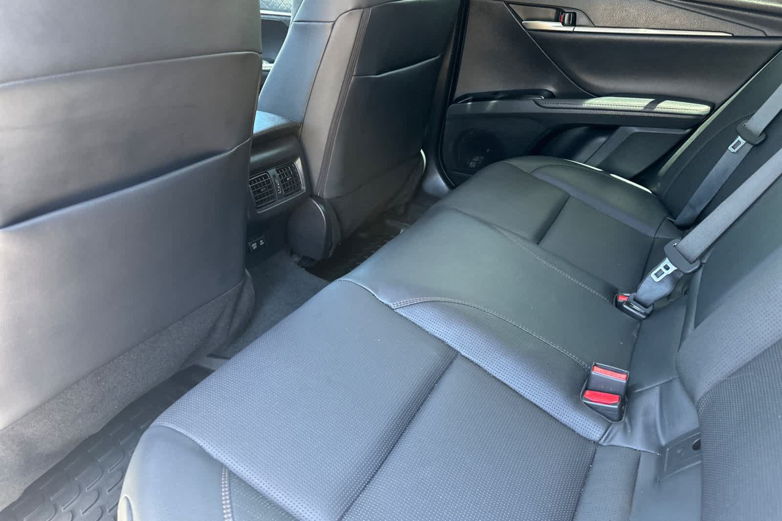 Used 2025 Toyota Camry XLE w/ Premium Package AWD/4WD image 4