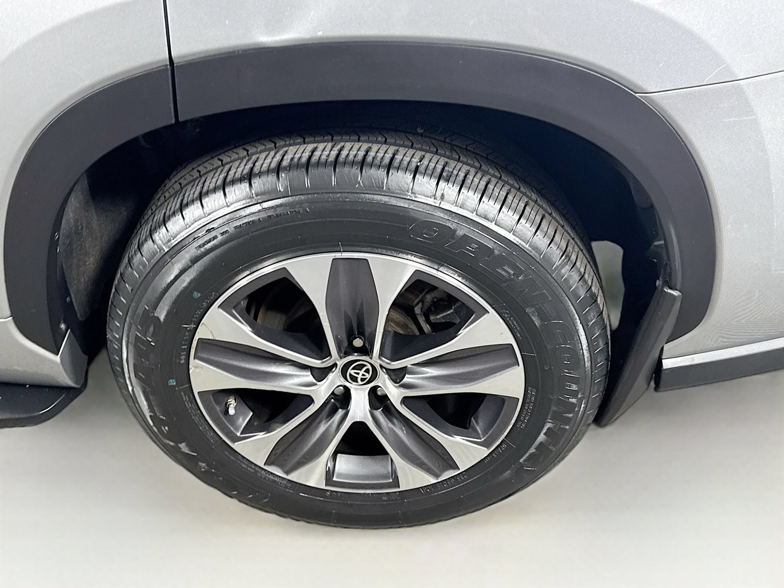 Used 2023 Toyota Highlander XLE AWD/4WD image 24
