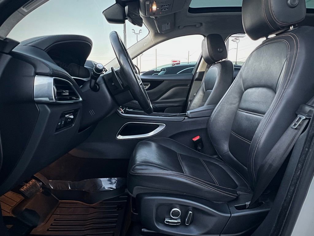 Used 2020 Jaguar F-PACE Prestige image 15