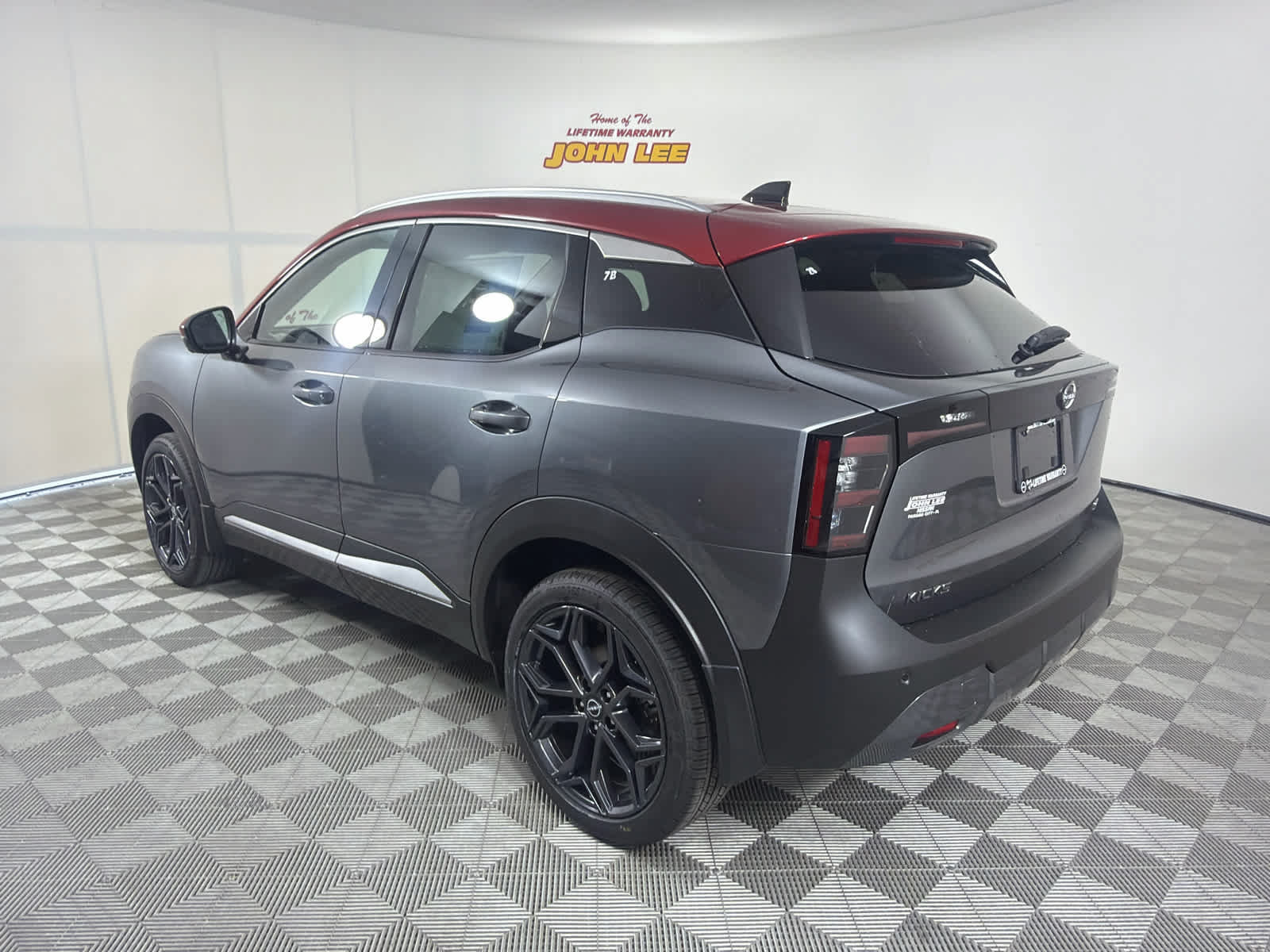 New 2026 Nissan Kicks SR w/ SR Premium Package FWD image 3