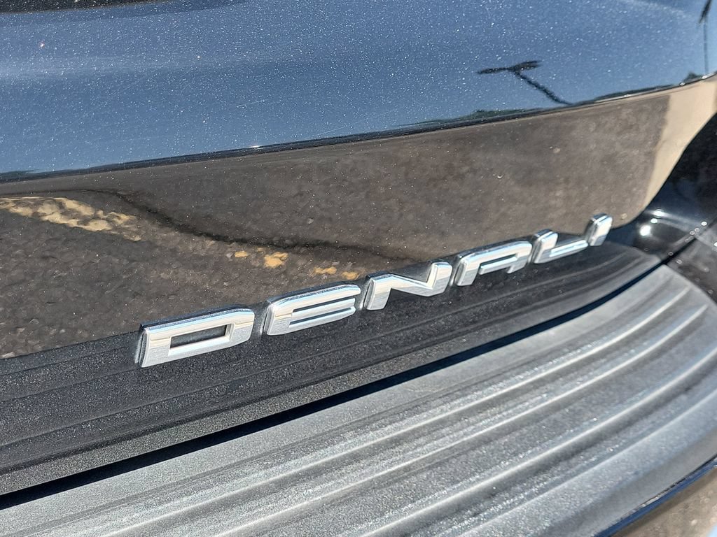 Used 2024 GMC Yukon Denali w/ Advanced Technology Package AWD/4WD image 18