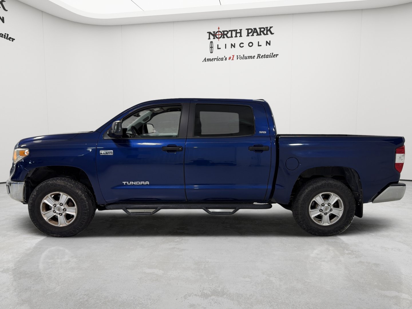 Used 2015 Toyota Tundra SR5 w/ SR5 Upgrade Package RWD image 2