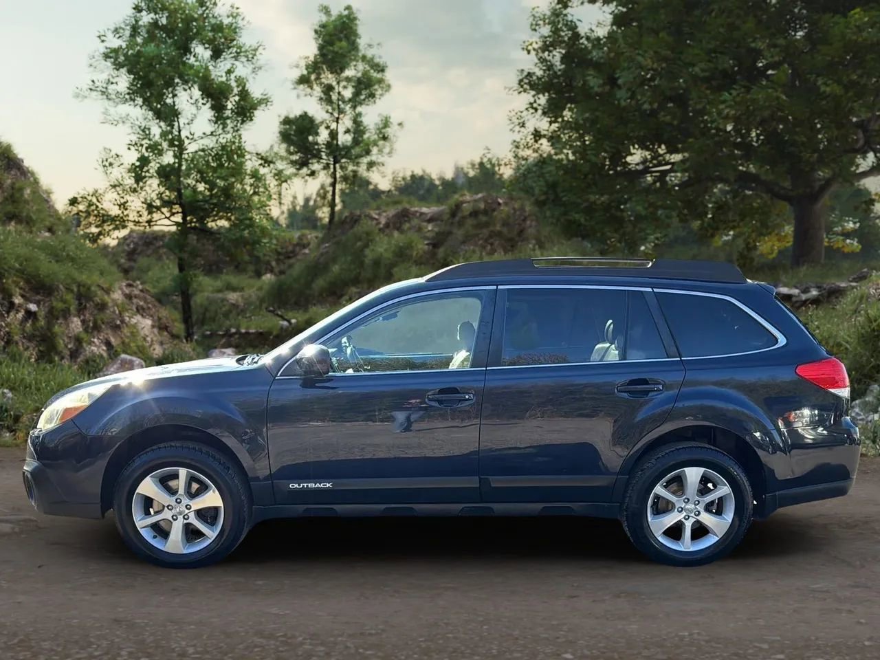 Used 2013 Subaru Outback 3.6R Limited w/ Moonroof Pkg image 8